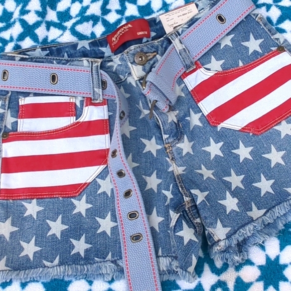 🇺🇲Arizona 💥SALE💥NWT Jean Shorts Size 16R (28x3) USA Flag Design Raw Hem - Picture 3 of 10